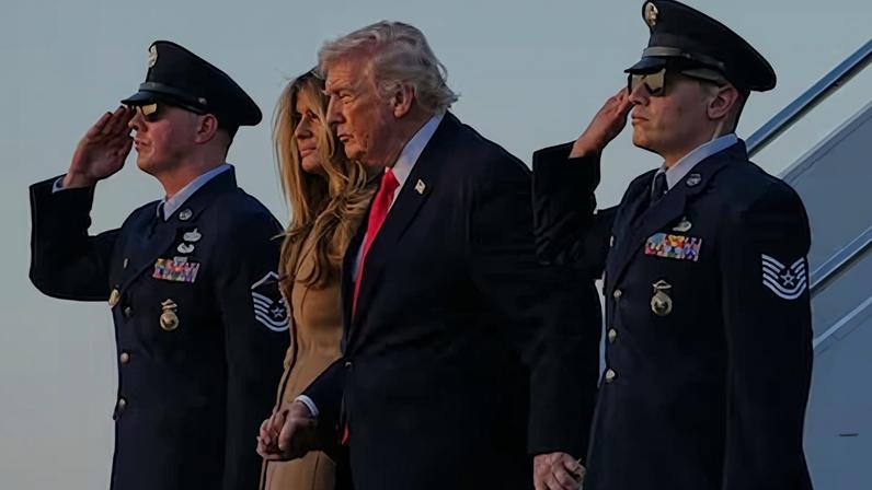 Donald y Melania Trump, a su llegada a Palm Beach (Florida) este viernes.