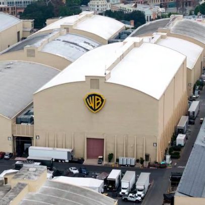 Warner avalia reabrir negociações com a Paramount, dizem fontes