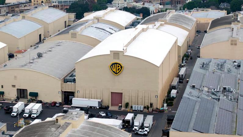 Estúdios da Warner Bros., na Califórnia: empresa tem enfrentado pressão dos acionistas para, pelo menos, negociar com a Paramount.
