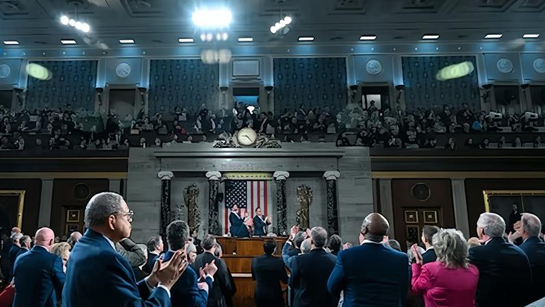 Donald Trump habla frente a Congresistas en Washington, este martes.