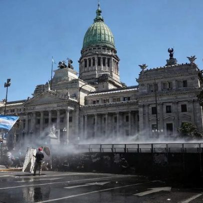 Senado argentino aprova reforma trabalhista apoiada por Milei