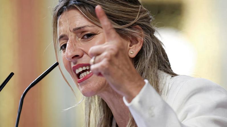 Spanish Labour Minister Yolanda Diaz speaks after Prime Minister Sanchez spoke on alleged corruption probe involving the Spanish Socialist Workers' Party (PSOE), at the Parliament in Madrid, Spain, July 9, 2025. REUTERS/Violeta Santos Moura/File Photo
