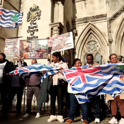 Grã-Bretanha emite ordens de remoção a quatro que desembarcaram no Atol Chagos