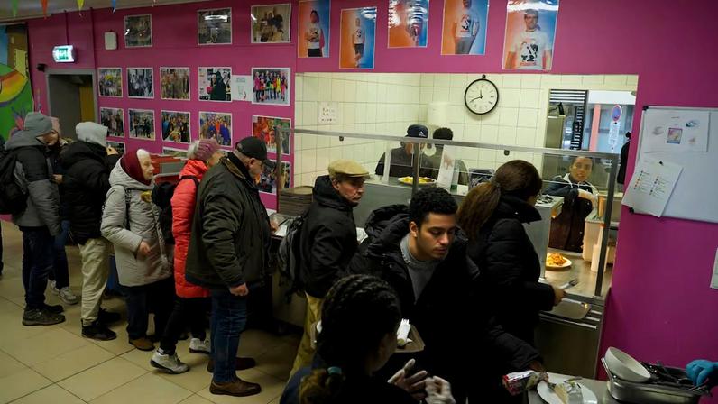 Comedor social de la ONG La voz de la calle, en el barrio de Hollerich, en la ciudad de Luxemburgo, el 19 de febrero