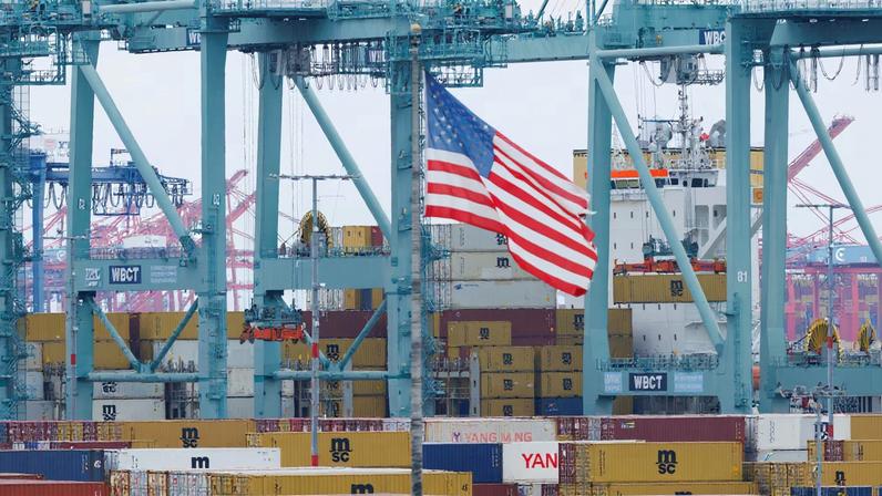 Shipping containers from China sit at the Port of Los Angeles in San Pedro, California, U.S., November 5, 2025. REUTERS/Mike Blake/File Photo