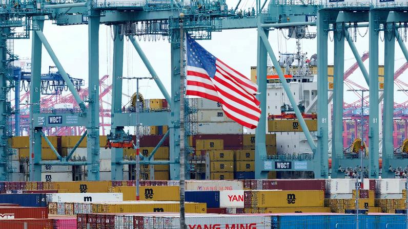 Shipping containers from China sit at the Port of Los Angeles in San Pedro, California, U.S., November 5, 2025. REUTERS/Mike Blake/File Photo