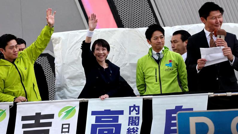 Sanae Takaichi, Japan's Prime Minister and leader of the ruling Liberal Democratic Party (LDP), Japan Innovation Party co-leader Fumitake Fujita and Hirofumi Yoshimura, Japan Innovation Party leader, attend an election campaign event on the first day of campaigning for the February 8 snap election, in Tokyo, Japan, January 27, 2026. REUTERS/Kim Kyung-Hoon/File Photo