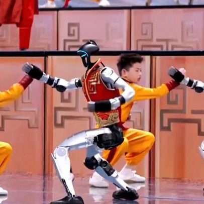 Guerreiros robô da China exibem poder tecnológico além do espetáculo de Ano Novo