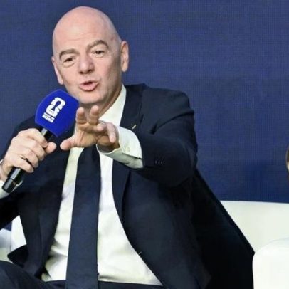 Presidente da FIFA pede reintegração da Rússia ao futebol mundial