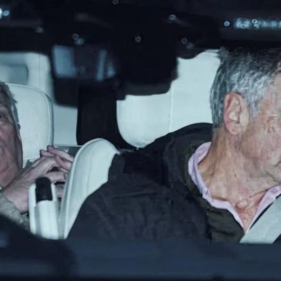 Reuters registra foto de ex-príncipe Andrew ao deixar a custódia