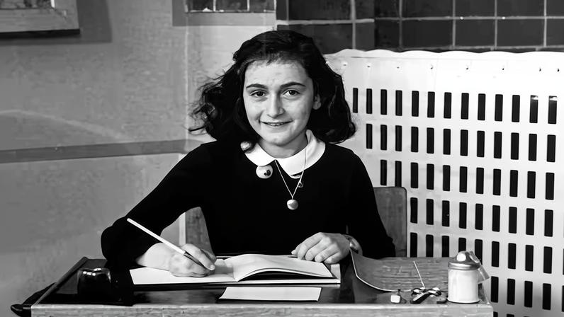 Foto escolar de Ana Frank (1929-1945), la joven judía que se hizo famosa por su diario sobre la vida bajo la ocupación nazi, 1940.