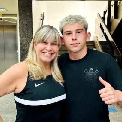 Mãe espera filho de 14 anos em aeroporto após título do Corinthians na Supercopa