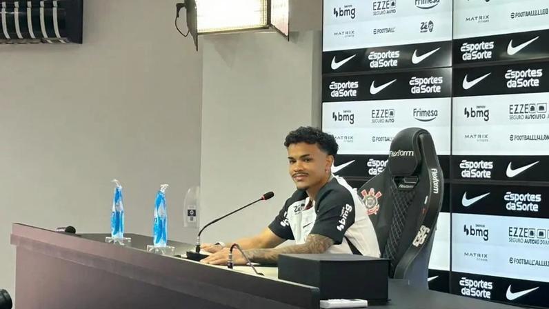 Kaio César foi apresentado oficialmente pelo Corinthians (Foto: Guilherme Lesnok/Lance!)