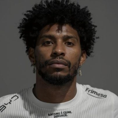 Protesto antirracista do Corinthians contra Cruzeiro após episódio de Hugo Souza