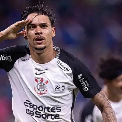 Defesa do Corinthians vive fase artilheira com zagueiros na temporada