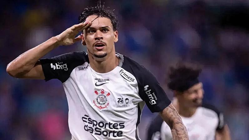 Defesa do Corinthians vive fase artilheira com zagueiros na temporada