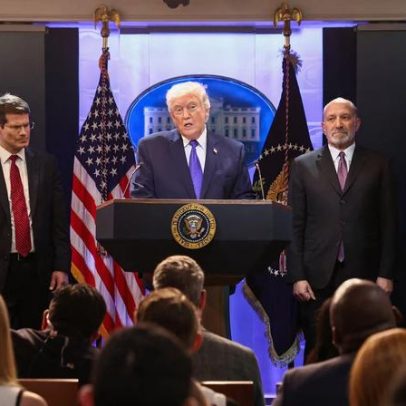 Trump impõe tarifa de 10% para substituir tarifas derrubadas pela Suprema Corte