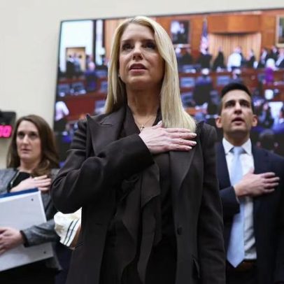 Debate acalorado no Congresso sobre arquivo Epstein entre Pam Bondi e democratas