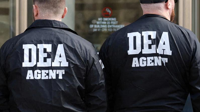 Members of the Drug Enforcement Administration (DEA) stand outside the Brooklyn Federal Courthouse in Brooklyn, New York, U.S., March 26, 2025. REUTERS/Kylie Cooper/ File Photo