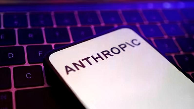 Un móvil con la aplicación de Anthropic.