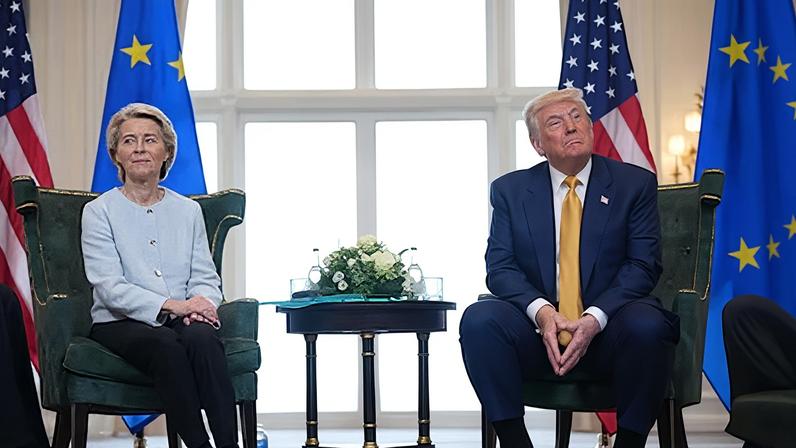 Ursula von der Leyen y Donald Trump en Turnberry, Escocia, el 27 de julio.