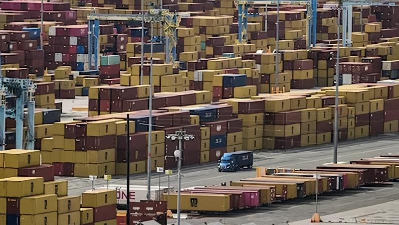 Contenedores de mercancías en el puerto de Long Beach (California), el 20 de febrero.