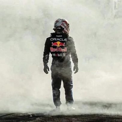 Carro de piloto de F1 pega fogo; web se encanta com fotos