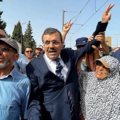 Ex-PM tunisiano Larayedh é condenado a 24 anos em caso jihadista na Síria