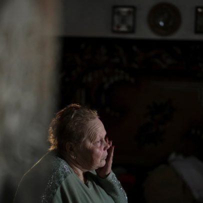 Ucranianos lamentam casas e entes perdidos após quatro anos de guerra