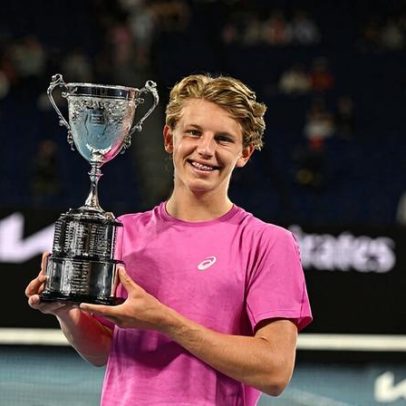 Campeão juvenil da Austrália treina na academia de Nadal