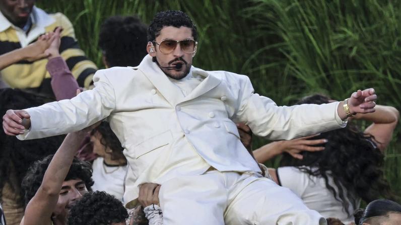 Bad Bunny, cantor de Porto Rico, usou o Super Bowl para celebrar o "orgulho latino". (Foto: Chris Torres/EFE/EPA)