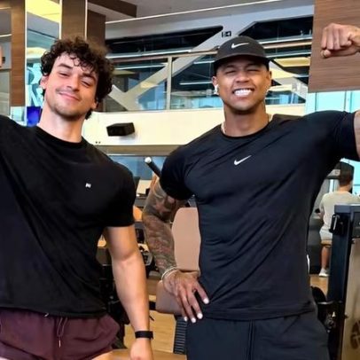 Léo Santana treina com o filho fisiculturista de Carla Perez e Xanddy