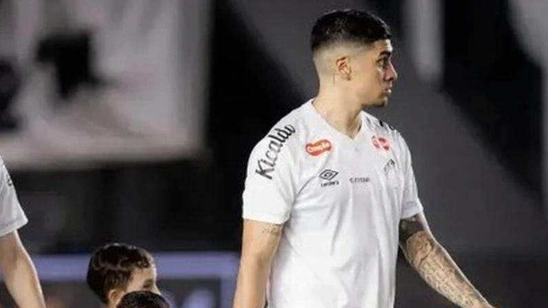 Adonis Frías durante Santos x São Paulo.