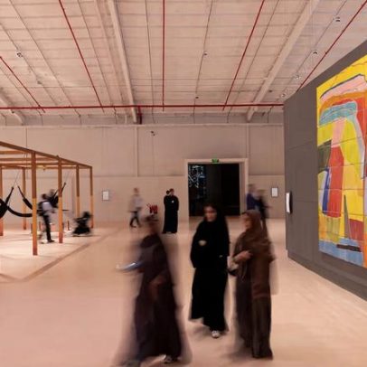 Comissões monumentais e artistas mulheres pioneiras na Bienal de Diriyah 2026