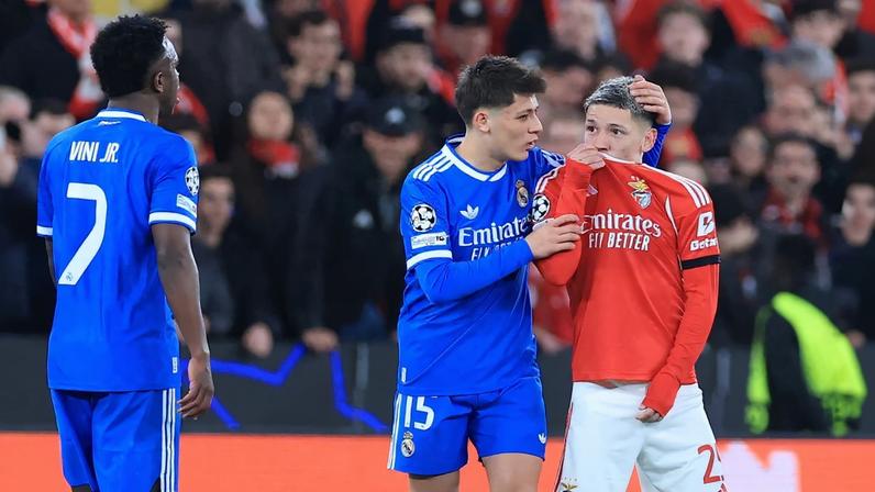 Vini Jr. denuncia racismo, e árbitro aciona protocolo após golaço contra Benfica