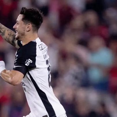 Garro critica gramado da Arena da Baixada após vitória do Corinthians