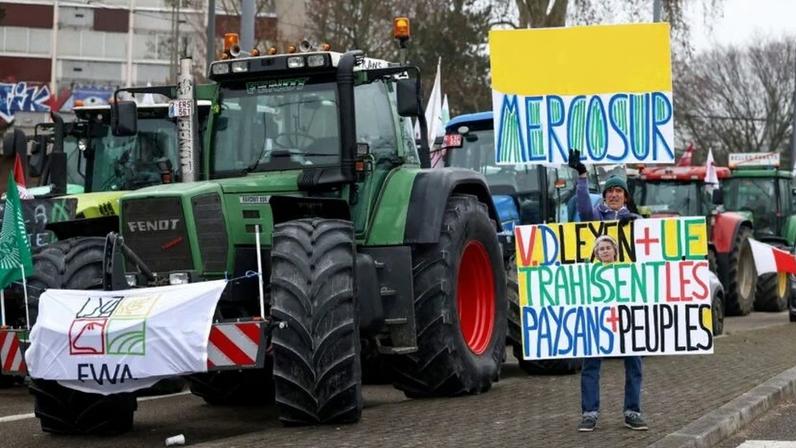 Protesto de produtores franceses contra o acordo comercial com o Mercosul 20/01/2026