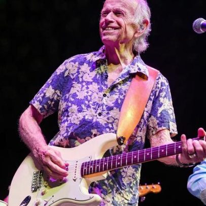 Al Jardine toca na íntegra The Beach Boys Love You pela primeira vez em LA