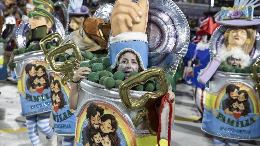 Ala da Acadêmicos de Niterói foi intitulada "neoconservadores em conserva"