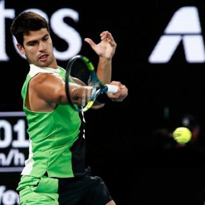 Alcaraz vence Djokovic e se torna o mais jovem a fechar o Grand Slam