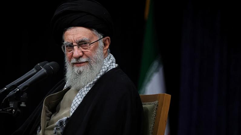 Ali Khamenei durante um encontro com universitários em 12 de março de 2025