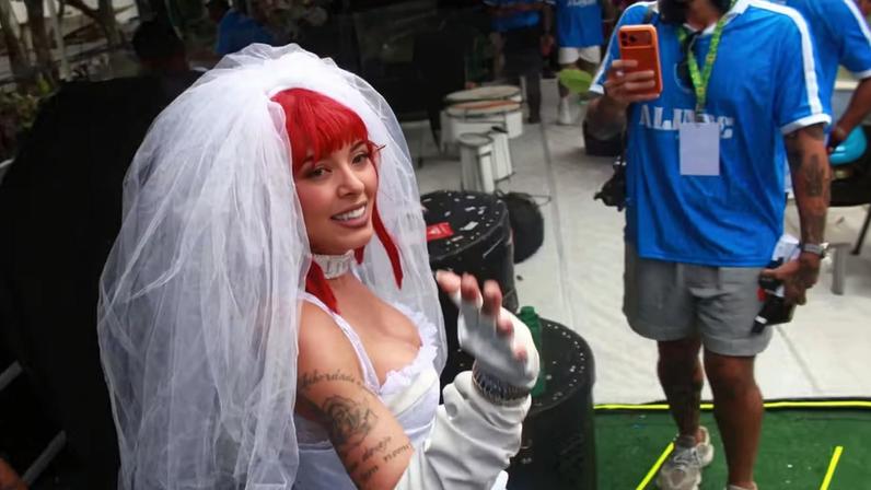 Alinne Rosa homenageia Rita Lee no Carnaval de Salvador — Foto: AgNews