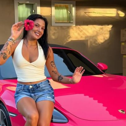 Ana Castela posou com carro de luxo rosa e repercutiu nas redes