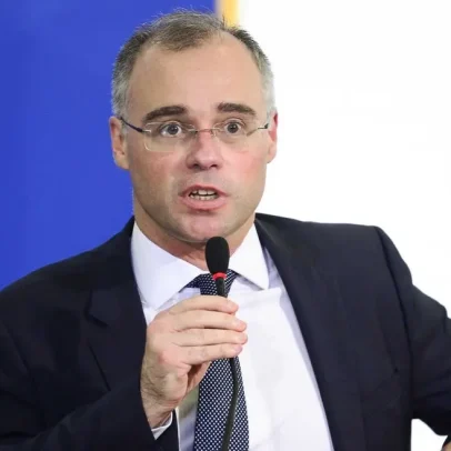 Quebra de sigilos de Lulinha foi autorizada por Mendonça antes da CPMI