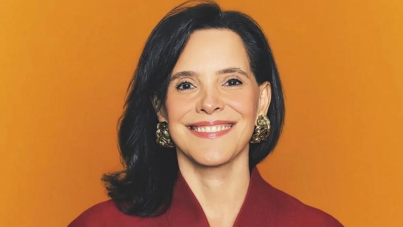 Andrea Pinheiro é a primeira mulher a ocupar o cargo de presidente durante a realização de uma Bienal