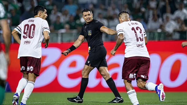 Palmeiras x Fluminense teve erro de árbitro, que foi advertido pela CBF (Foto: Jhony Inacio/Gazeta Press)