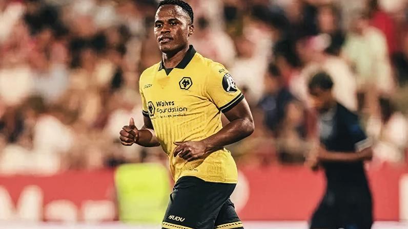 Jhon Arias em partida do Wolves