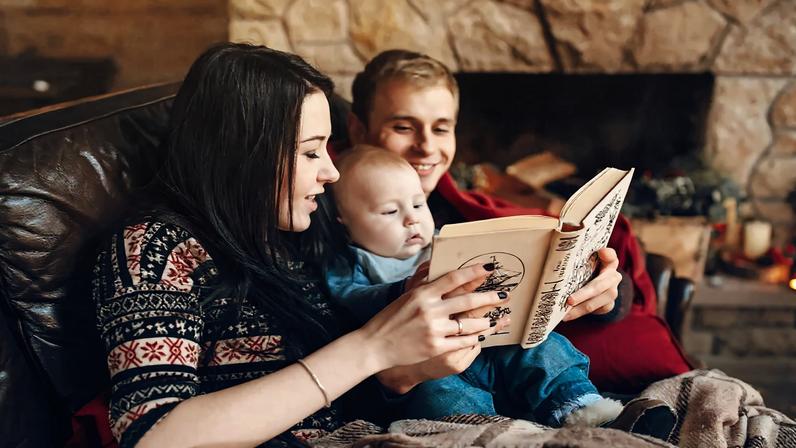 Ler com os filhos fortalece vínculos, emoções e espiritualidade na criança