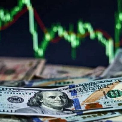 Dólar cai com fluxo para mercados emergentes