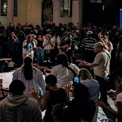 Avivamento espiritual resulta em 2.000 pessoas salvas em uma noite